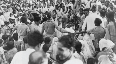 ১২ জুন ১৯৭১: মুক্তিযুদ্ধকালীন সময়ে ভারতে বাংলাদেশী শরণার্থীর সংখ্যা ৫৮ লাখ